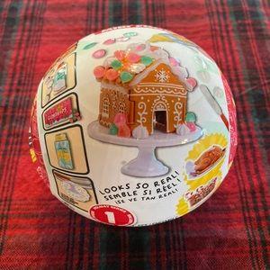 Miniverse make it mini holiday gingerbread house!